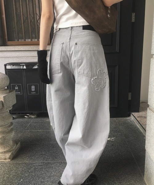 UP START(アップスタート)の「【LAMPOON】フラワーデニムパンツ(デニムパンツ・レディース・グレー・SMALL/LARGE/MEDIUM)」の11枚目の写真