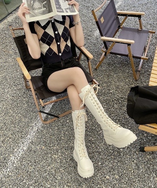 Songe(ソンジュ)の「レースアップロングブーツ(ブーツ・レディース・ブラック/ホワイト・24.5cm/24cm/23.5cm/23cm)」の2枚目の写真