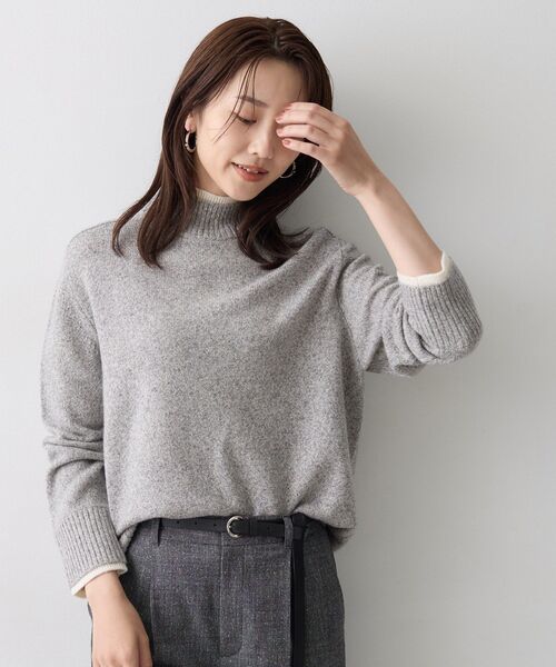 UNTITLED(アンタイトル)の「ウールカシミヤハイネックニット(ニット/セーター・レディース・サックスブルー/ピンク/パープル/ブラウン系5/グレー系4/オフホワイト/ナチュラル/ブラウン系その他/イエロー系その他/レッド系1・02)」の3枚目の写真