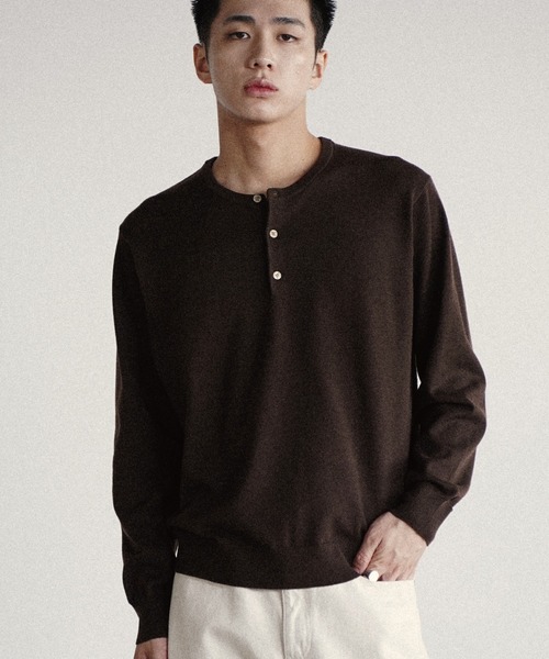 WYM LIDNM(ウィム バイ リドム)の「WOOL BLEND 14G HENLEY KNIT(ニット/セーター・メンズ・チャコール/ライトグレー/ブラウン/ダークグレー・M/L/XS/S)」の4枚目の写真