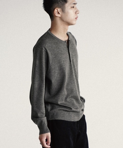 WYM LIDNM(ウィム バイ リドム)の「WOOL BLEND 14G HENLEY KNIT(ニット/セーター・メンズ・チャコール/ライトグレー/ブラウン/ダークグレー・M/L/XS/S)」の7枚目の写真