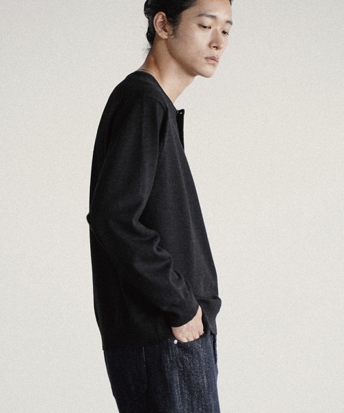 WYM LIDNM(ウィム バイ リドム)の「WOOL BLEND 14G HENLEY KNIT(ニット/セーター・メンズ・チャコール/ライトグレー/ブラウン/ダークグレー・M/L/XS/S)」の11枚目の写真