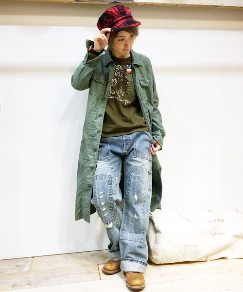 OLD BETTY'S(オールドベティーズ)の「Denim Damage Bib Overall Pants/デニムダメージビブオーバーオールパンツ(デニムパンツ・レディース・インディゴブルー・FREE)」の15枚目の写真