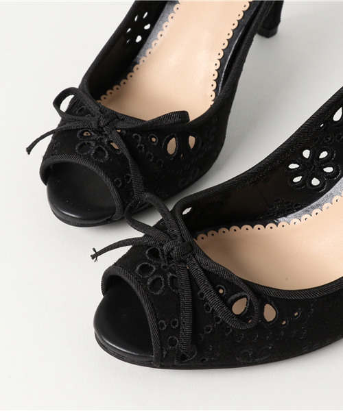 ILIMA(イリマ)の「ILIMA イリマ リボンモチーフレースヒールオープントゥパンプス(パンプス・レディース・アイボリー/ブラック/ベージュ/ネイビー・24.0cm/24.5cm/23.0cm/22.0cm/22.5cm/23.5cm)」の9枚目の写真