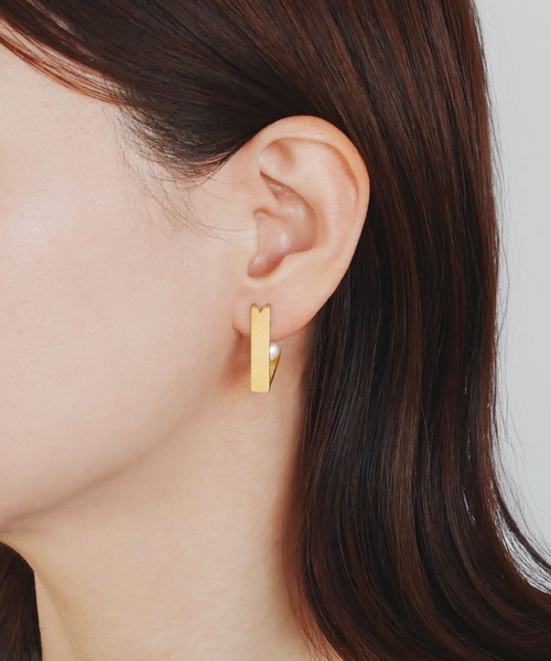 Kengo Kuma + MA,YU （ケンゴ クマ プラス マユ ）の「ケンゴ クマ プラス マユ ピアス（ピアス（両耳用）・レディース・イエローゴールド・ONE SIZE）」の4枚目の写真