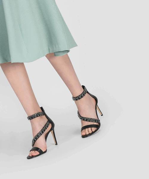 CHARLES & KEITH(チャールズ & キース)の「エンベリッシュスティレットサンダル / EMBELLISHED STILETTO SANDALS(サンダル・レディース・ブラック/アイボリー・23cm/23.5cm/24.5cm/25cm)」の3枚目の写真
