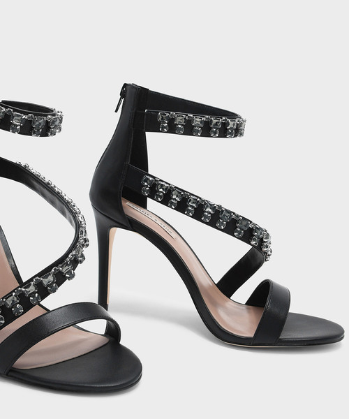 CHARLES & KEITH(チャールズ & キース)の「エンベリッシュスティレットサンダル / EMBELLISHED STILETTO SANDALS(サンダル・レディース・ブラック/アイボリー・23cm/23.5cm/24.5cm/25cm)」の6枚目の写真