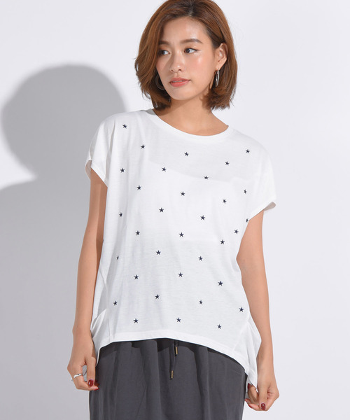 LIPSTAR（リップスター）の「星刺繍タックゆるTシャツ（Tシャツ/カットソー・レディース・ブラック/オフホワイト/イエロー/ブラック系その他・M）」の2枚目の写真