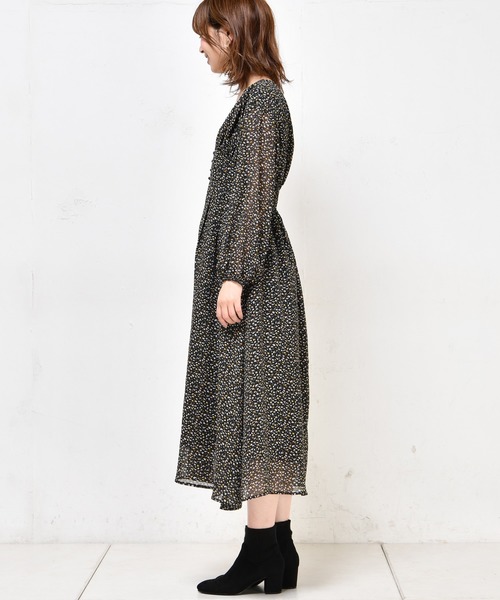 natural couture（ナチュラルクチュール）の「花柄レディロングワンピース（ワンピース・レディース・ブラック/ネイビー/グリーン・FREE）」の15枚目の写真