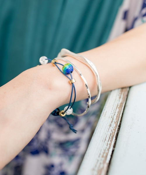 チャイハネ（チャイハネ）の「【チャイハネ】ウェーブメタルバングル（バングル/リストバンド・レディース・シルバー/ゴールド・FREE）」の4枚目の写真