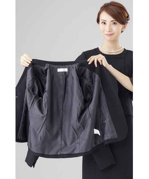 MONOIR(モノワール)の「濃染加工アンサンブル(ジャケットワンピース)(アンサンブル・レディース・ブラック・11号/9号/13号/17号/19号/15号/21号)」の5枚目の写真