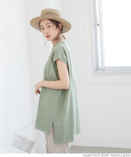 coca(coca)(コカ)の「ピグメントNSサイドスリットトップス(Tシャツ/カットソー・レディース・ブラック/ベージュ/パープル/ライトグリーン・ONE SIZE)」の1枚目の写真