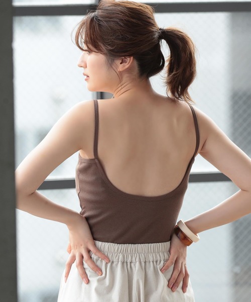 KOBE LETTUCE(コウベレタス)の「カップ付きバックオープンリブキャミソール&タンクトップ(その他アンダーウェア/インナー・レディース・ホワイト系その他/ベージュ系その他/ホワイト系その他2/グリーン系その他/モカ/ブラウン系その他/ライトベージュ/ブラック/ブラック系その他/グリーン系その他2・L/MEDIUM/SMALL/M/S/LARGE)」の6枚目の写真