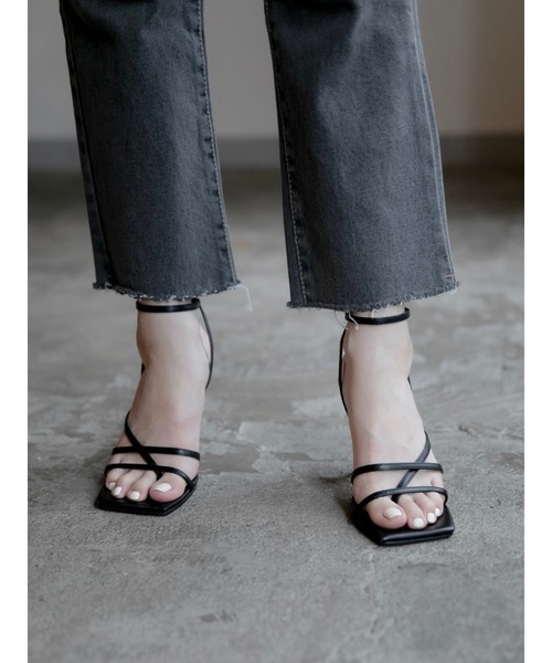 amel（エイメル）の「ナローストラップヒールサンダル（サンダル・レディース・ブラック・24.5cm/23.0cm/24.0cm/25.0cm/23.5㎝）」の2枚目の写真