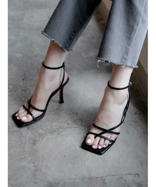 amel（エイメル）の「ナローストラップヒールサンダル（サンダル・レディース・ブラック・24.5cm/23.0cm/24.0cm/25.0cm/23.5㎝）」の4枚目の写真
