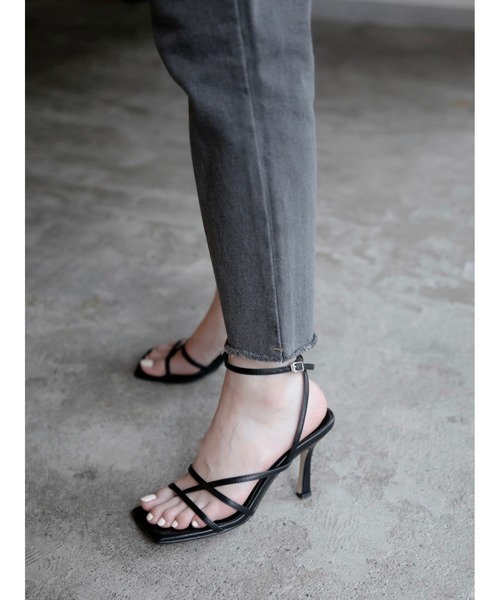 amel（エイメル）の「ナローストラップヒールサンダル（サンダル・レディース・ブラック・24.5cm/23.0cm/24.0cm/25.0cm/23.5㎝）」の8枚目の写真