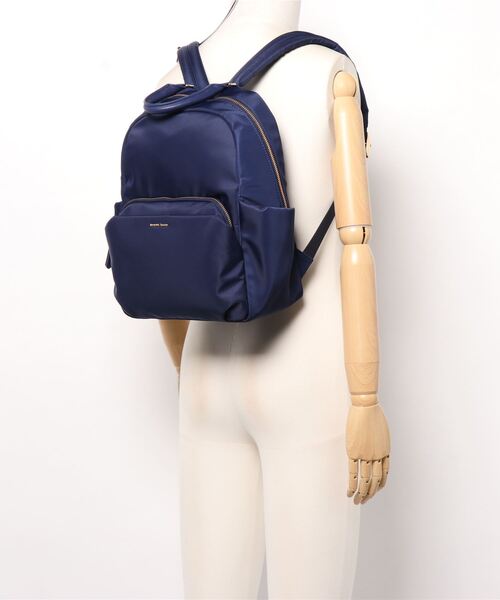 Samantha Thavasa(サマンサタバサ)の「シンプルデザインナイロンリュック(バックパック/リュック・レディース・ブラック/ベージュ/ネイビー・FREE)」の7枚目の写真