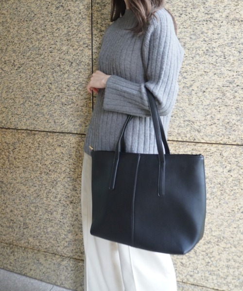 yuue' ( wear )(ユーイ)の「シンプルフェイクレザートートバッグ(トートバッグ・レディース・ライトグレー/ブラック/レッド・FREE)」の17枚目の写真