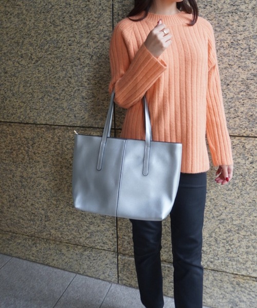 yuue' ( wear )(ユーイ)の「シンプルフェイクレザートートバッグ(トートバッグ・レディース・ライトグレー/ブラック/レッド・FREE)」の20枚目の写真