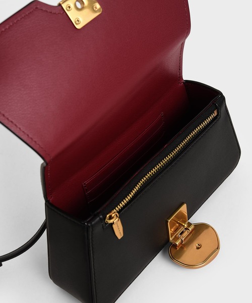 CHARLES & KEITH（チャールズ & キース）の「メタリック チェーントップハンドルバッグ / Metallic Chain Top Handle Bag（ハンドバッグ・レディース・レッド/カーキ/ブラック・S）」の8枚目の写真