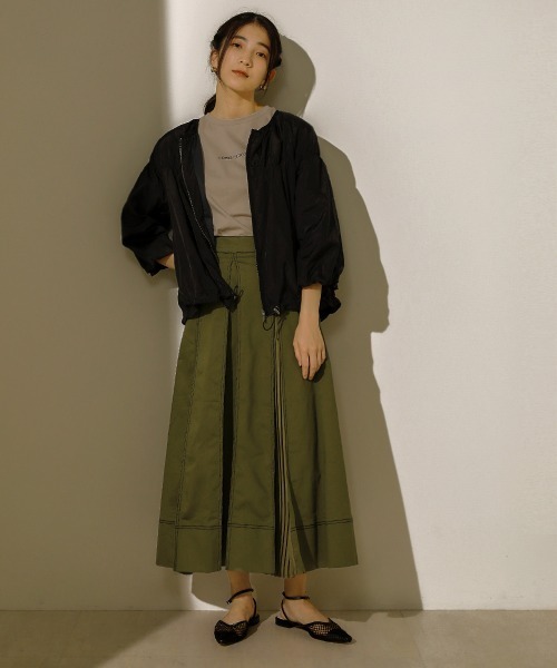 Bou Jeloud（ブージュルード）の「タックプリーツデニムスカート（デニムスカート・レディース・ナチュラル/インディゴブルー/ベージュ/カーキ・38）」の5枚目の写真