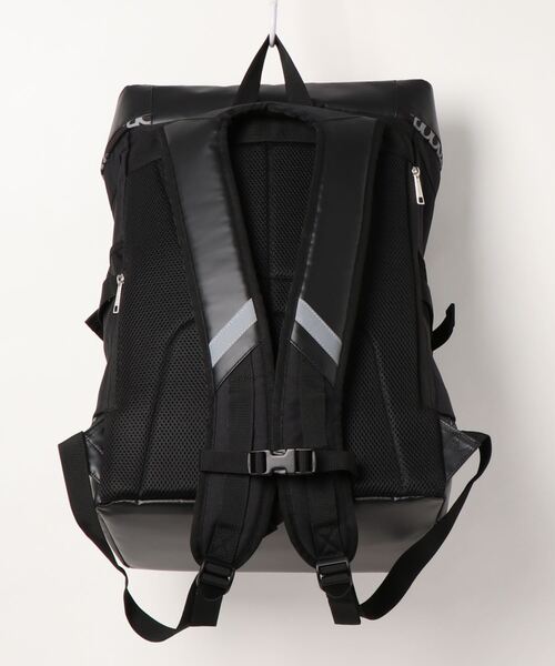 OUTDOOR PRODUCTS(アウトドアプロダクツ)の「TORRANCE2 デイパック/バックパック 2層式 PCポケット付き 抗菌防臭機能付き 底面保冷保温シート生地使用 30L(バックパック/リュック・メンズ・ホワイト/ブラック/ブラウン/ピンク・FREE)」の9枚目の写真