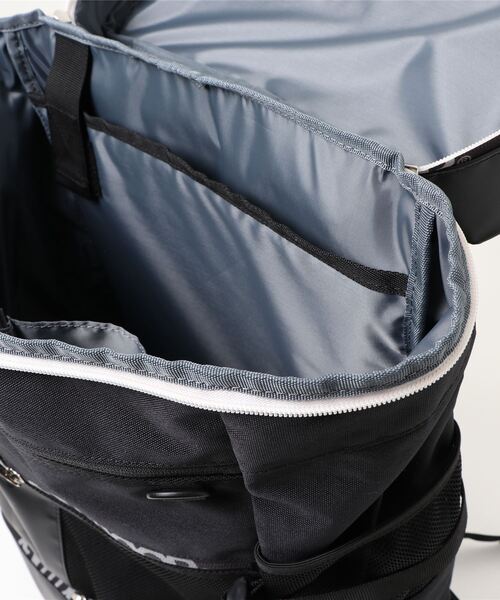 OUTDOOR PRODUCTS(アウトドアプロダクツ)の「TORRANCE2 デイパック/バックパック 2層式 PCポケット付き 抗菌防臭機能付き 底面保冷保温シート生地使用 30L(バックパック/リュック・メンズ・ホワイト/ブラック/ブラウン/ピンク・FREE)」の8枚目の写真