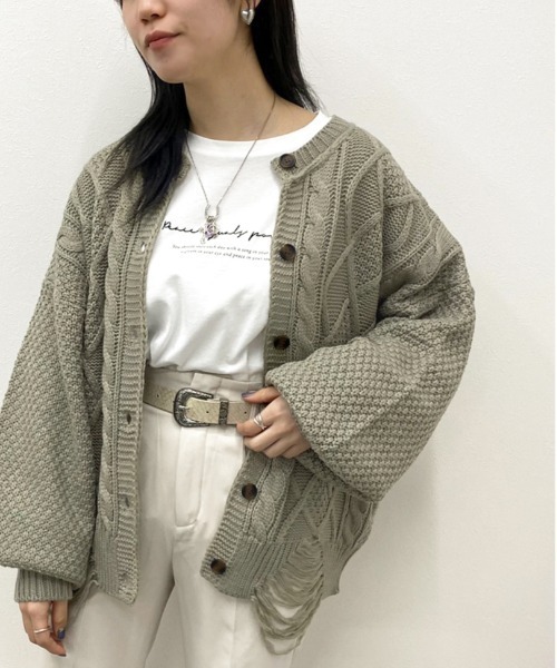 apres jour mignon(アプレジュールミニョン)の「ダメージ丸首カーディガン【ZOZOTOWN限定アイテム】(カーディガン/ボレロ・レディース・ブラック/グレイッシュベージュ/ダークブルー/パープル/アイボリー・X-LARGE/フリー)」の1枚目の写真