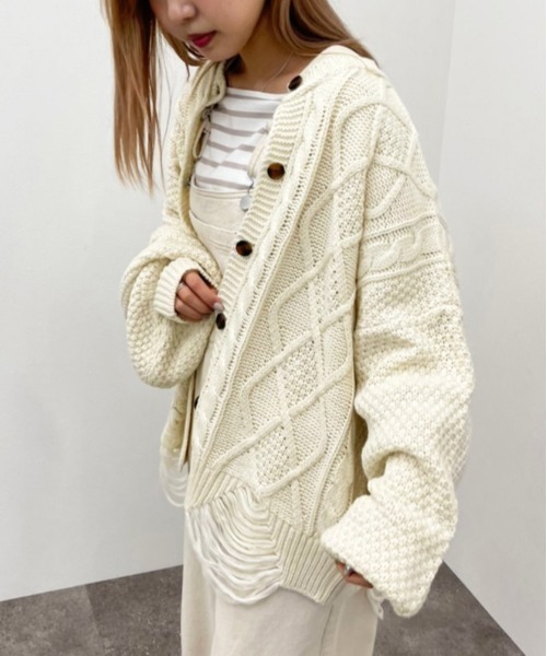 apres jour mignon(アプレジュールミニョン)の「ダメージ丸首カーディガン【ZOZOTOWN限定アイテム】(カーディガン/ボレロ・レディース・ブラック/グレイッシュベージュ/ダークブルー/パープル/アイボリー・X-LARGE/フリー)」の7枚目の写真