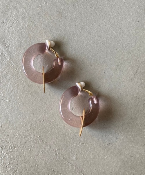 THEATRE PRODUCTS（シアタープロダクツ）の「CLEAR TUBE EARRING（イヤリング・レディース・ブラウン/ブラック/ベージュ・FREE）」の5枚目の写真