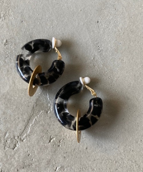 THEATRE PRODUCTS（シアタープロダクツ）の「CLEAR TUBE EARRING（イヤリング・レディース・ブラウン/ブラック/ベージュ・FREE）」の9枚目の写真