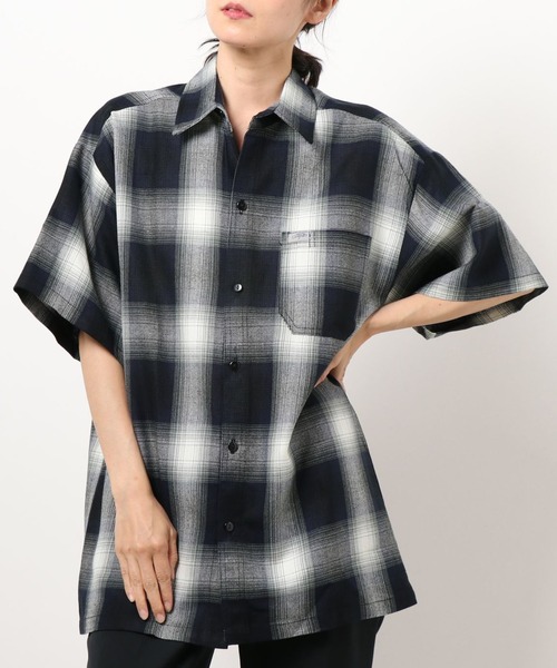 Cal Top(キャルトップ)の「OMBRE CHECK S/S SHIRTS(シャツ/ブラウス・レディース・ブラック×ホワイト/ブラック×グレー/グレー系その他/グレー×ホワイト/ブラウン/グリーン/ネイビー/ロイヤルブルー/ネイビー×ホワイト/サックスブルー系/レッド・S/M/L/XL)」の7枚目の写真