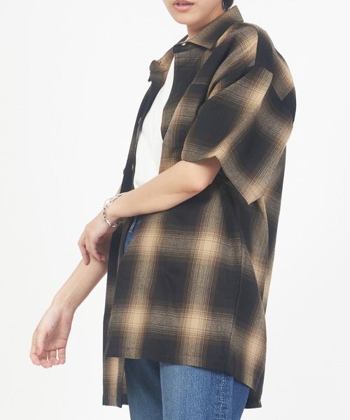 Cal Top(キャルトップ)の「OMBRE CHECK S/S SHIRTS(シャツ/ブラウス・レディース・ブラック×ホワイト/ブラック×グレー/グレー系その他/グレー×ホワイト/ブラウン/グリーン/ネイビー/ロイヤルブルー/ネイビー×ホワイト/サックスブルー系/レッド・S/M/L/XL)」の5枚目の写真