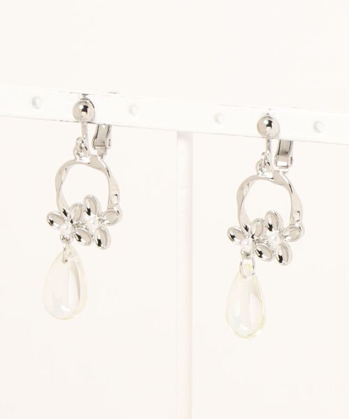 natural couture（ナチュラルクチュール）の「メタリックフラワーイヤリング（イヤリング・レディース・シルバー/ゴールド・FREE）」の2枚目の写真