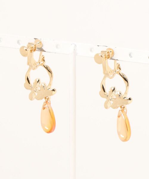 natural couture（ナチュラルクチュール）の「メタリックフラワーイヤリング（イヤリング・レディース・シルバー/ゴールド・FREE）」の3枚目の写真