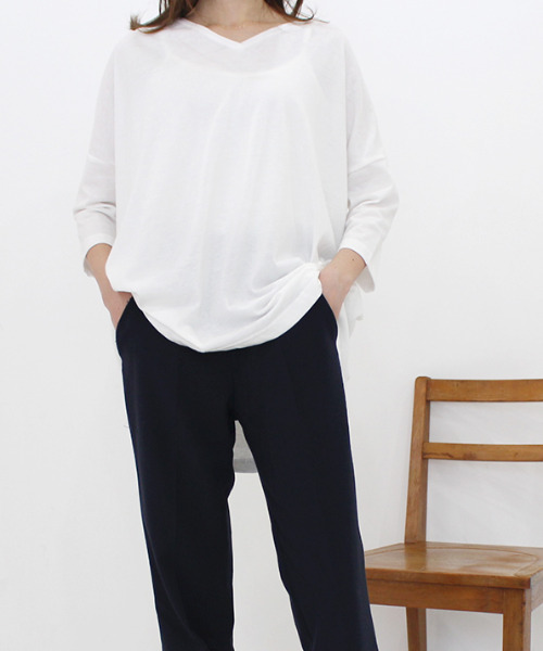 MODE ROBE（モードローブ）の「Vネックドルマントップス（Tシャツ/カットソー・レディース・ホワイト/ブラック/その他・FREE）」の2枚目の写真