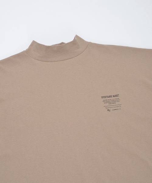 SUPERTHANKS(スーパーサンクス)の「モックネックワンポイントバックプリントロングTシャツ ビッグシルエットロンT(ユニセックス)(Tシャツ/カットソー・メンズ・ネイビー/ブラック/ホワイト/モカ・L/S/M)」の7枚目の写真