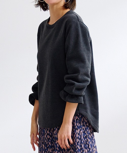 RANAN(ラナン)の「ふわふわあったか!裏起毛ボリュームスリーブプルオーバー(Tシャツ/カットソー・レディース・キャメル/ブラック/チャコールグレー/ライトグレー/アイボリー/グレイッシュベージュ/ネイビー/ブルー・M/L/LL/3L)」の4枚目の写真