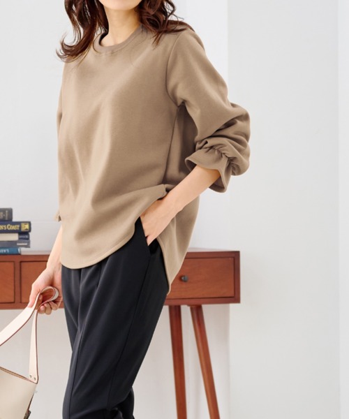 RANAN(ラナン)の「ふわふわあったか!裏起毛ボリュームスリーブプルオーバー(Tシャツ/カットソー・レディース・キャメル/ブラック/チャコールグレー/ライトグレー/アイボリー/グレイッシュベージュ/ネイビー/ブルー・M/L/LL/3L)」の15枚目の写真