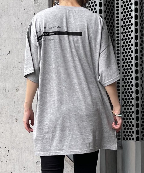 MATCH&more（マッチアンドモア）の「バックプリントオーバーサイズ半袖Ｔシャツ（Tシャツ/カットソー・レディース・ホワイト/ブラック/ベージュ/グレー/カーキ・FREE）」の4枚目の写真