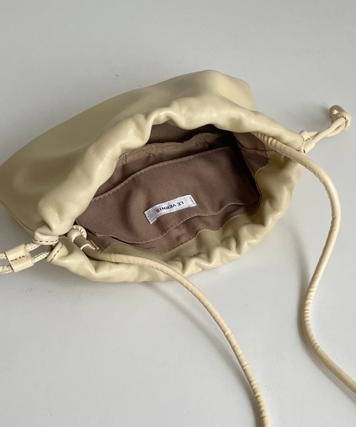 CANAL JEAN(キャナルジーン)の「LE VERNIS(ル・ベルニ) ワイドミニ巾着バッグ(ハンドバッグ・レディース・ブラック/クリーム・ONE SIZE)」の9枚目の写真