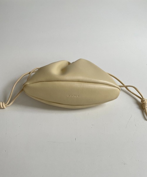 CANAL JEAN(キャナルジーン)の「LE VERNIS(ル・ベルニ) ワイドミニ巾着バッグ(ハンドバッグ・レディース・ブラック/クリーム・ONE SIZE)」の7枚目の写真