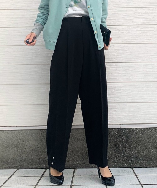 Q（キュー）の「フロントタックストレートワイドパンツ（その他パンツ・レディース・ブラック/レモンイエロー・MEDIUM）」の2枚目の写真