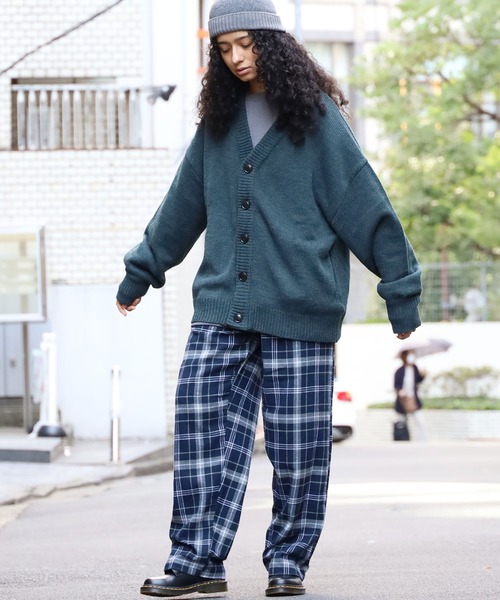 ROOPTOKYO(ループトウキョウ)の「ハイゲージ Vネックニットカーディガン(カーディガン/ボレロ・メンズ・ブラック/チャコール/ブルー/ホワイト・L/M)」の19枚目の写真