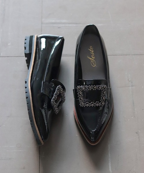 SESTO（セスト）の「ビジューモチーフ付きトラックソールローファーパンプス（ローファー・レディース・ブラック系その他/ブラック・25.0cm/23.0cm/22.5cm/24.5cm/23.5cm/24.0cm）」の3枚目の写真