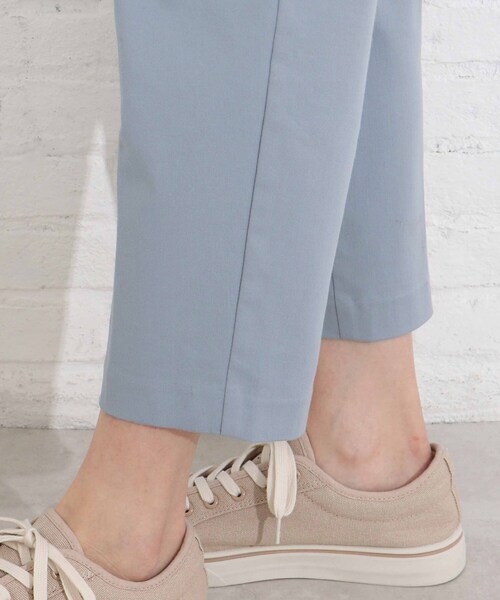 SHOO・LA・RUE(シューラルー)の「◆【S-LL】フロントホックセンタープレステーパードパンツ(その他パンツ・レディース・ブラック/ベージュ/オフホワイト/ブルー・01/02/03/04)」の5枚目の写真