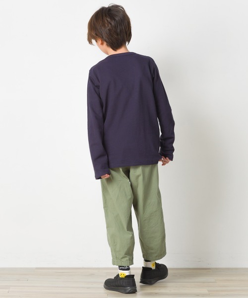 OMNES(オムネス)の「キッズ スラブコットンプリント長袖Tシャツ ロンT(Tシャツ/カットソー・キッズ・キャメル/ピンク/ネイビー/アイボリー/ブルーグレー・140/100/110/120/130)」の9枚目の写真
