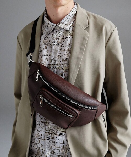 tk.TAKEO KIKUCHI(ティーケータケオキクチ)の「◆【WEB限定】レザー調ミニウエストバッグ(ボディバッグ/ウエストポーチ・メンズ・ブラック/ダークブラウン/ブラック系5・00)」の3枚目の写真