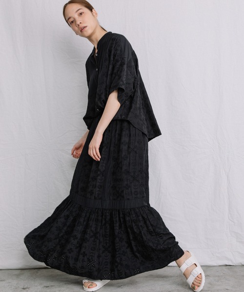 Liyoca(リヨカ)の「【Liyoca】刺繍レーヨンキュプラレーヨンスカート(スカート・レディース・ホワイト/ブラック・FREE)」の1枚目の写真