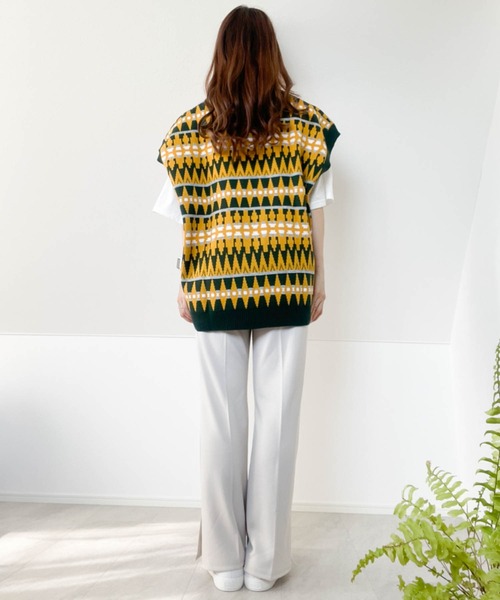 Anytime Songs（エニータイムソングス）の「幾何学柄 ジャガードニットベスト（ベスト・メンズ・ベージュ/グリーン/チャコール・MEDIUM/LARGE/X-LARGE）」の16枚目の写真